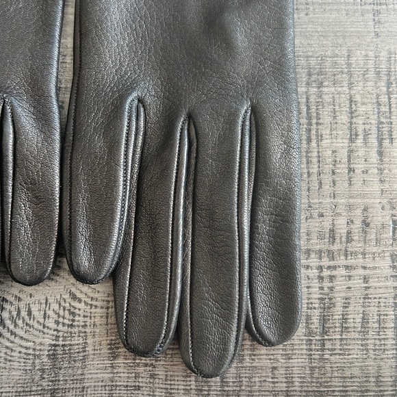 Burberry Leather Primrose gloves - Picture 7 of 17